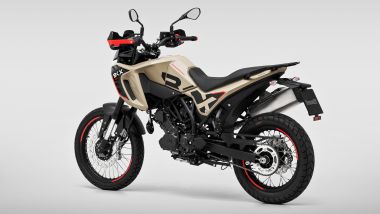 Benelli BKX 125 2026, sella a 860 mm da terra