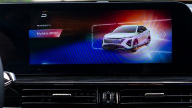 La modalità Sport non trasforma Omoda 5 SHS-H in un SUV sportivo