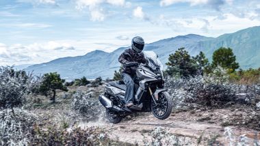 Voge SR450X in impennata