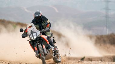 KTM: la nuova 790 Adventure 2026 in azione
