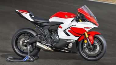 Yamaha R7 2026 in Anniversary White