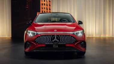 Il biglietto da visita di nuova CLA è la calandra luminosa