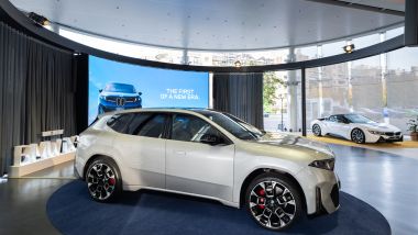 House of BMW Italia, la BMW iX3 2026 esposta