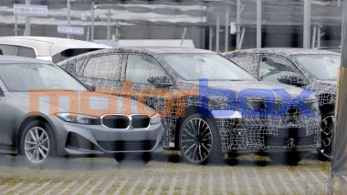 BMW iX4 2026, il frontale è simile a quello della iX3