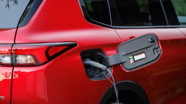 Nissan Rogue 2026: Nissan apre all'ibrido plug-in