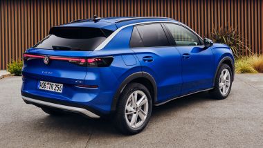 Nuova Volkswagen T-Roc 2026, vista 3/4 posteriore