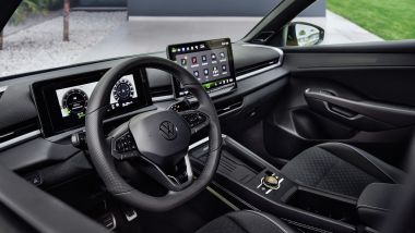 Nuova Volkswagen T-Roc 2026, volante e strumentazione