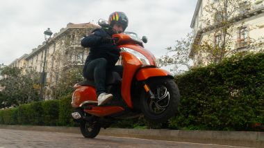 Nolan N20-2, la grafica riporta agli anni '90, epoca d'oro delle ''penne'' sui motorini