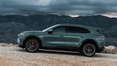 Porsche Cayenne Electric è più lunga di Cayenne benzina