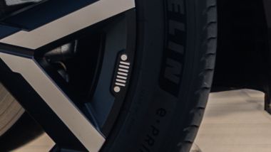 Sui cerchi in lega, spunta la griglia di Wrangler