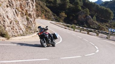 Honda CB1000GT, tra le curve è agile e svelta nonostante la mole