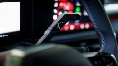 Renault Clio 2026, la leva di comando della trasmissione al volante