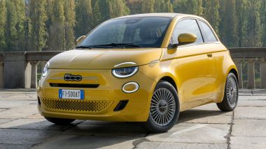 Nuova Fiat 500 Hybrid è quasi identica a 500 Elettrica