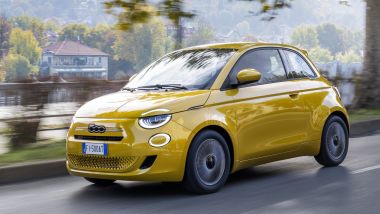 Nuova Fiat 500 Hybrid non è una centometrista