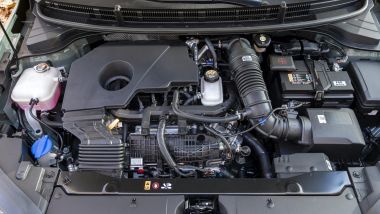 Sotto il cofano, il solito 3 cilindri 1.0 turbo benzina (anche mild hybrid)