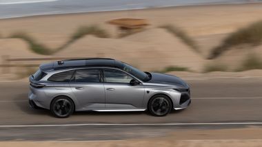 Il test della Peugeot 308 2026 station wagon: vista laterale