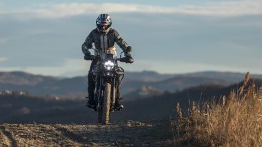 Royal Enfield Himalayan Mana Black, l'avantreno è rassicurante anche sui fondi ''molli''