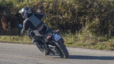 Royal Enfield Himalayan Mana Black, è ''rotonda'' e stabile