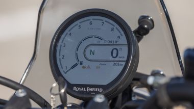 Royal Enfield Himalayan Mana Black, il display TFT. Buona la leggibilità, meno la navigazione: il controller è poco pratico