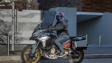 Shark Irid: la prova della visiera fotocromatica per l'Aeron