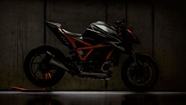 KTM 1390 Super Duke 2026, in arrivo due nuove versioni (ancora) pi&ugrave; performanti