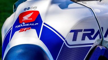Honda XL750 Transalp SP: ha modifiche estetiche e un allestimento più ricco