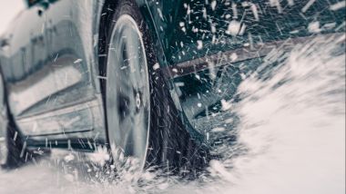 Bentley Flying Spur Speed, su neve e ghiaccio, la trazione integrale aiuta