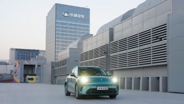 Al volante di Ora 5 SUV nello stabilimento GWM di Xushui