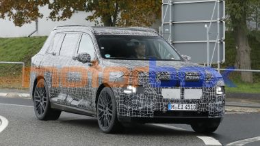 Nuova BMW X7 2028, le luci DRL sono posticce