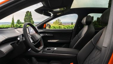 Sopra la testa, un vetro panoramico da quasi 2 mq