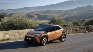 Toyota Aygo X Hybrid, la prova su strada