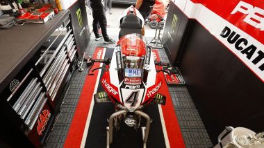 In vendita la Ducati Panigale V4R del Team PBM con la quale Scott Redding ha corso il BSB 2025. Qui, nel box