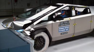 Tesla Cybertruck: brusco rallentamento delle vendite