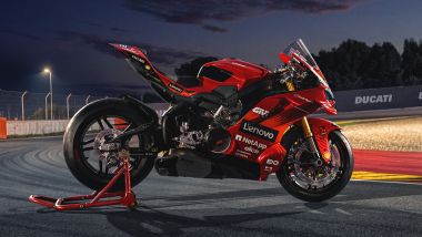 Ducati Panigale V4 M&aacute;rquez 2025 World Champion Replica, tra le tante modifiche rispetto alla V4 S, i cerchi in carbonio