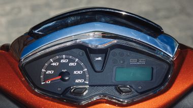 TVS Jupiter 125, lo strumento &egrave; semplice ma ricco di info