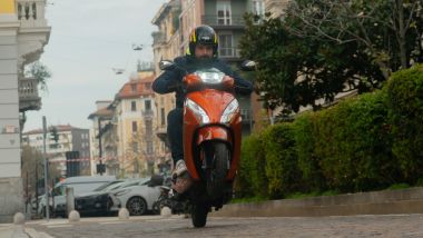 TVS Jupiter 125, lo scatto bruciate e un bel colpo di reni vi faranno ripartire dal semaforo ''decollando''