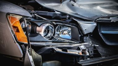 Sempre pi&ugrave; auto demolite dopo un incidente - Foto di Clark Van Der Beken su Unsplash