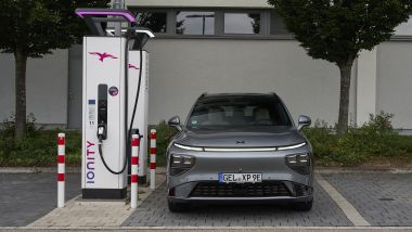 Xpeng G9 2026, in ricarica