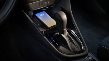 Piastra di ricarica a induzione anche su Yaris Trend