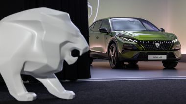 Nuova Peugeot 408, fascino felino