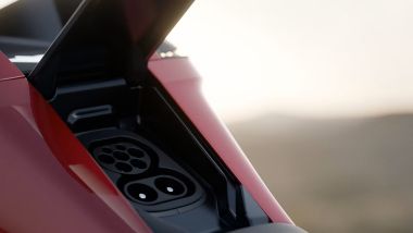 Verge TS Pro, la prima moto di serie con batteria allo stato solido. Ha ricarica rapida fino a 200 kW