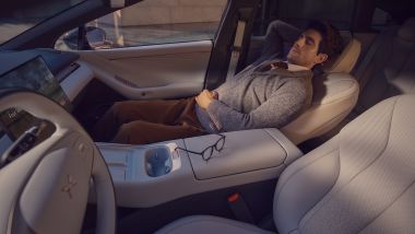 Xpeng P7+, sedili Zero Gravity per riposare durante le ricariche