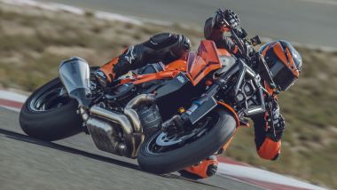 KTM 1390 Super Duke R EVO 2026 in pista