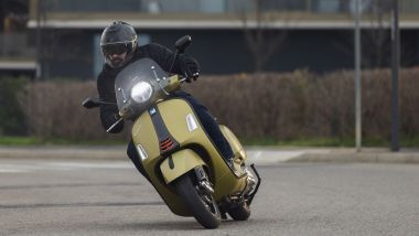 Vespa 310 GTS Supersport, il piacere di guida &egrave; unico