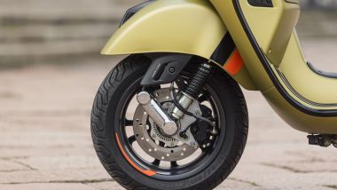 Vespa 310 GTS Supersport, le ruote sono da 12 pollici ma il comfort &egrave; comunque buono