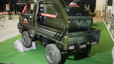 Daihatsu Hijet Jumbo Star Climber, il box nel cassone ospita i cingoli