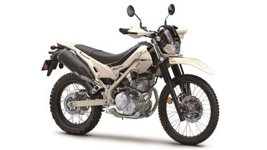 Kawasaki KLX230 Sherpa S e KLX230 DF 2026: in foto, la Sherpa S, che ha sella pi&ugrave; bassa