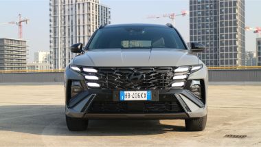 Hyundai Tucson Hybrid 2026, vista frontale