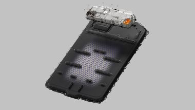 BMW M elettrica, la batteria da oltre 100 kWh utilizzabili