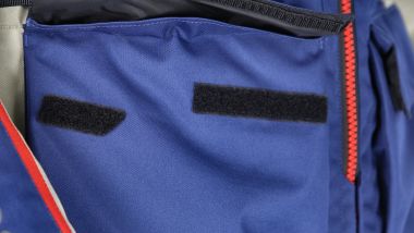 Giacca da moto Acerbis X-Travel 2.0, le tasche esterne hanno chiusura con velcro